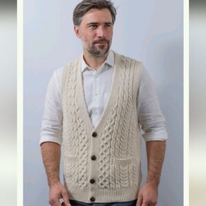 Carraig Donn Irish wool sleeveless sweater vest  Ivory sz L